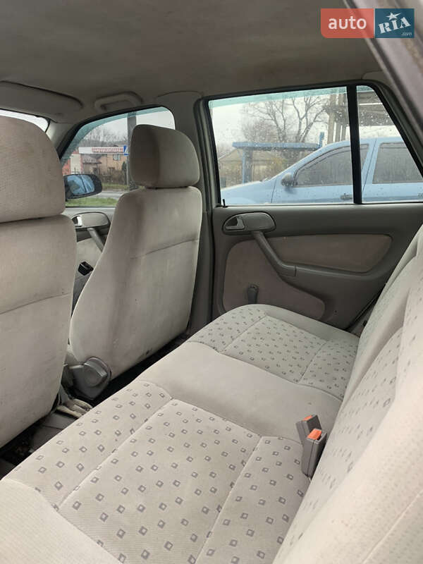 Хэтчбек Volkswagen Pointer 2006 в Черновцах