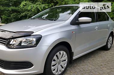 Седан Volkswagen Polo 2013 в Черновцах