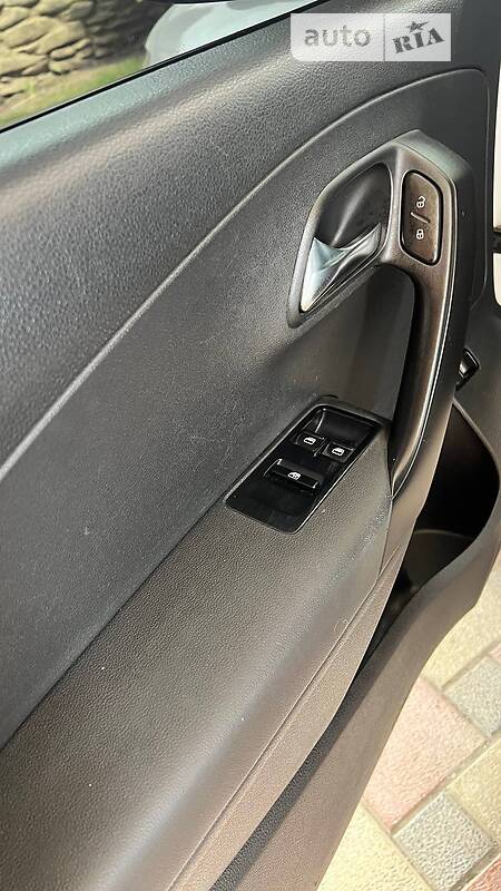 Седан Volkswagen Polo 2013 в Великому Березному