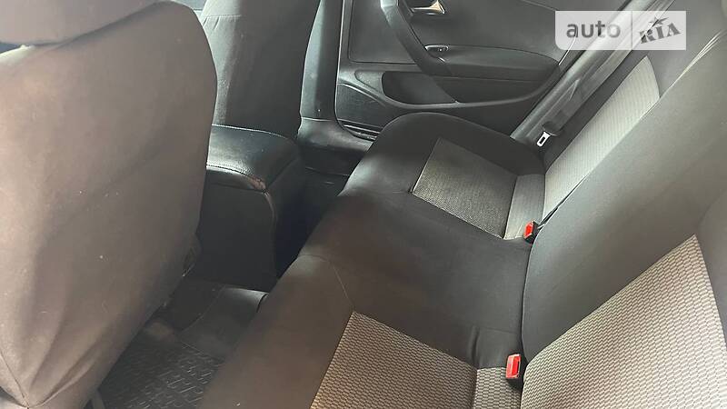Седан Volkswagen Polo 2013 в Великому Березному
