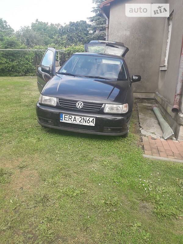 Хетчбек Volkswagen Polo 1999 в Городку
