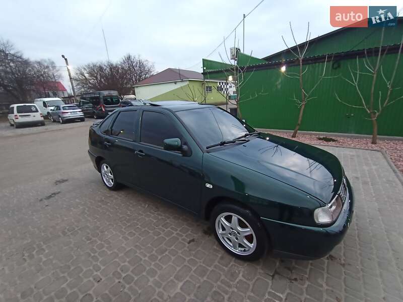 Седан Volkswagen Polo 1997 в 