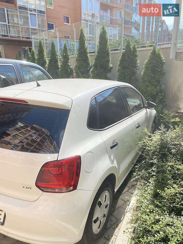 Хэтчбек Volkswagen Polo 2013 в Черновцах
