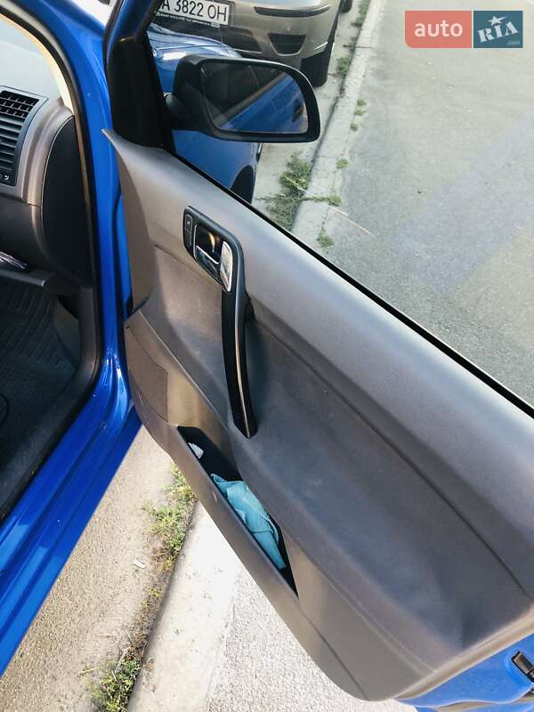 Хэтчбек Volkswagen Polo 2004 в Киеве