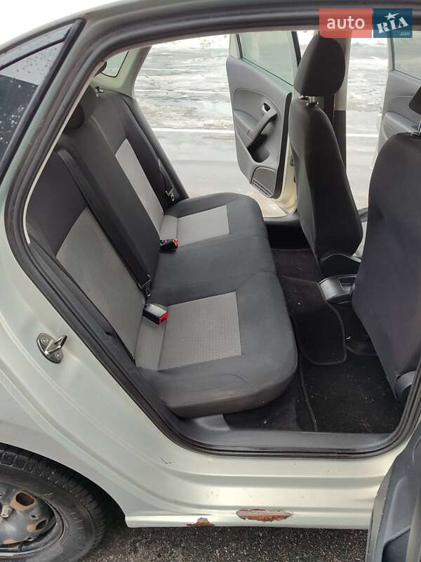 Седан Volkswagen Polo 2012 в Семеновке