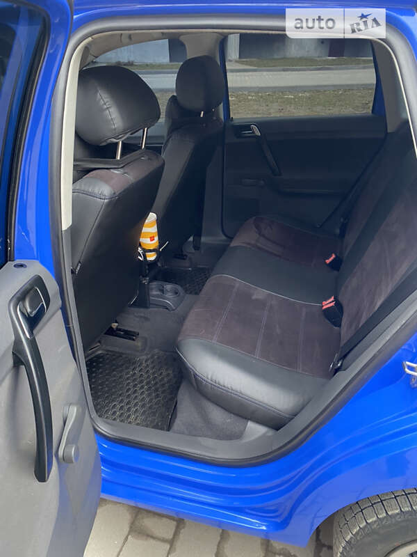 Хетчбек Volkswagen Polo 2002 в Дубровиці
