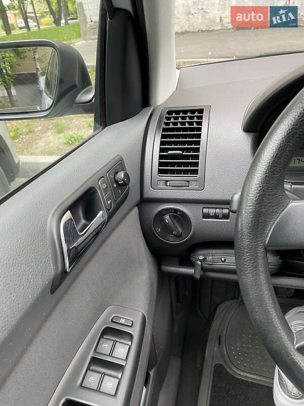 Хэтчбек Volkswagen Polo 2003 в Харькове