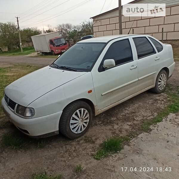 Седан Volkswagen Polo 1998 в Одессе