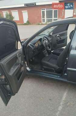 Хетчбек Volkswagen Polo 2000 в 