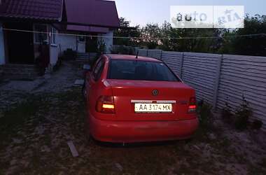 Седан Volkswagen Polo 1999 в Немішаєве