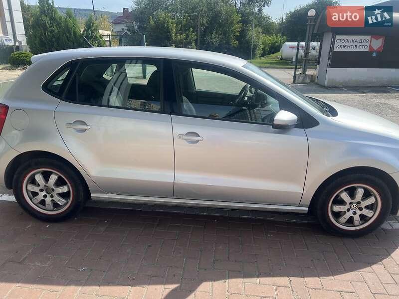 Хэтчбек Volkswagen Polo 2011 в Черновцах