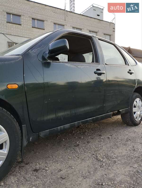 Седан Volkswagen Polo 1997 в Новом Роздоле