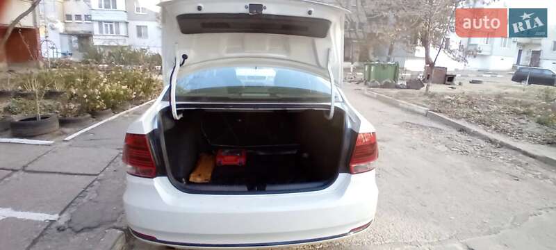 Седан Volkswagen Polo 2016 в Херсоне