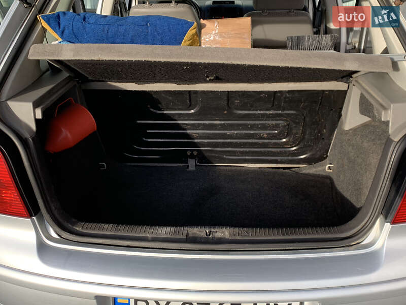 Хетчбек Volkswagen Polo 2003 в Ізяславі