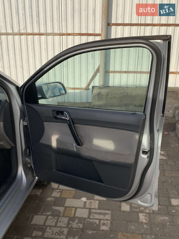 Хетчбек Volkswagen Polo 2003 в Ізяславі