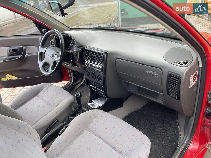 Седан Volkswagen Polo 1997 в Черновцах