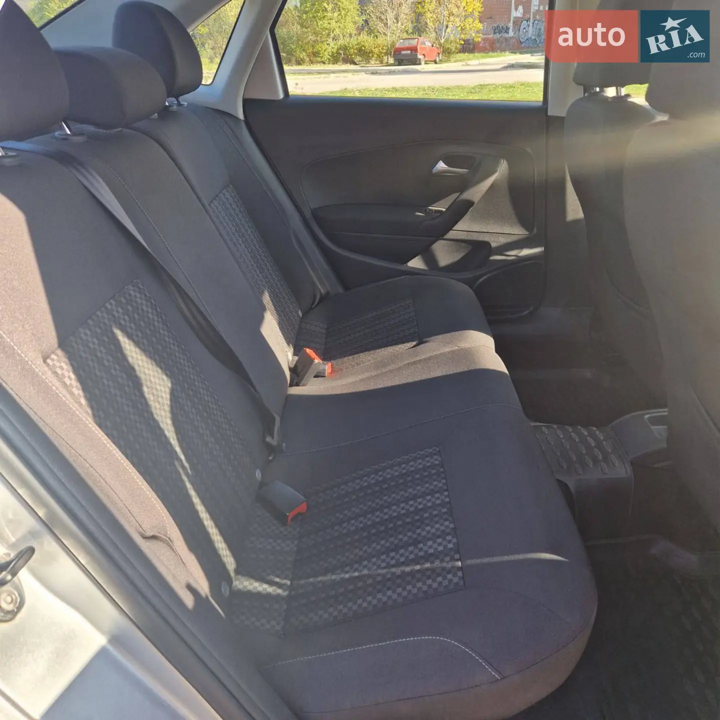 Volkswagen Polo 2018 VIN XW8ZZZ61ZKG017303 фото оголошення 4 з 5