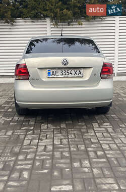 Седан Volkswagen Polo 2011 в 