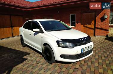 Седан Volkswagen Polo 2013 в Ровно