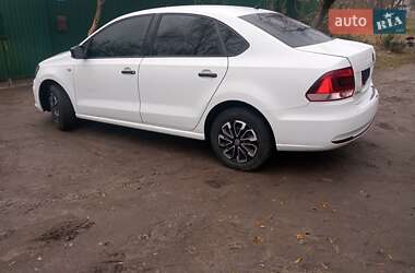 Седан Volkswagen Polo 2017 в Остроге