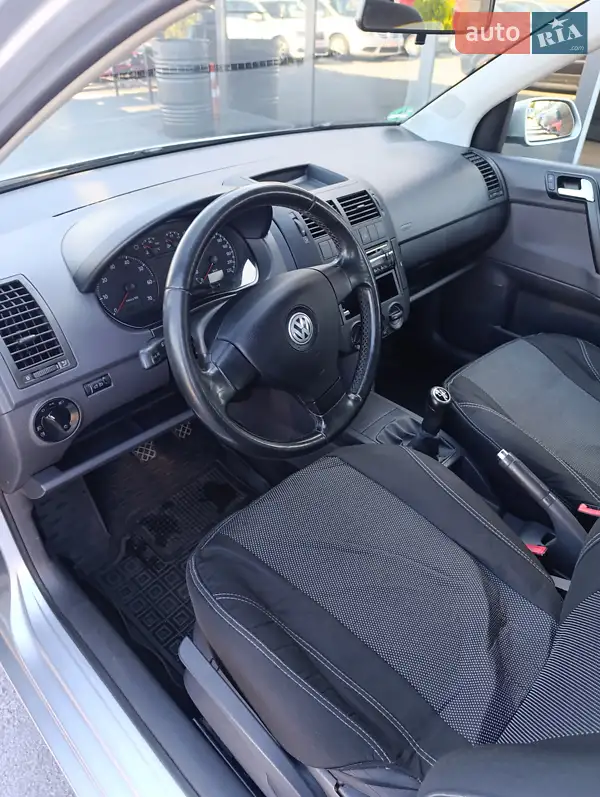 Хетчбек Volkswagen Polo 2009 в 
