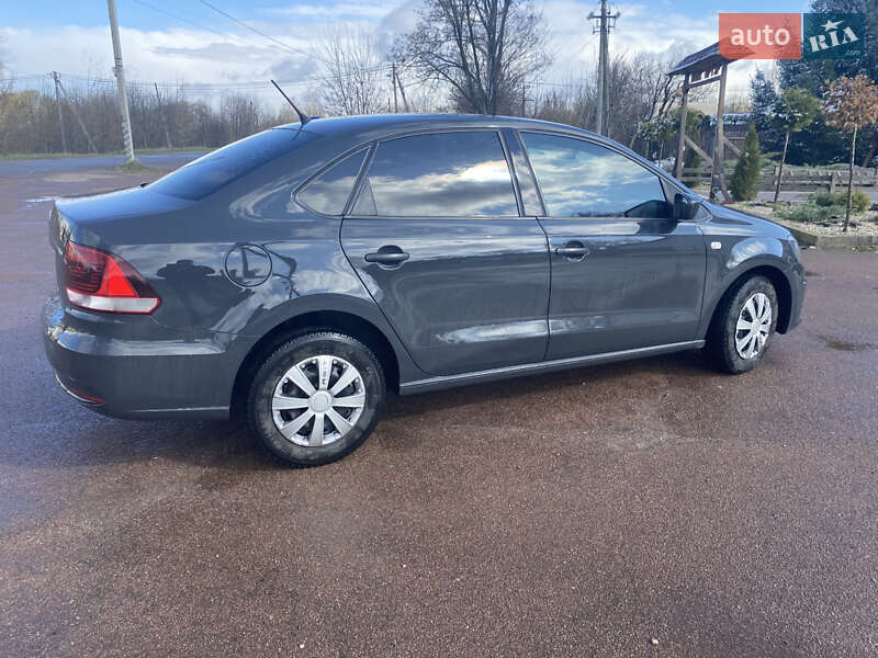 Седан Volkswagen Polo 2016 в Бердичеве