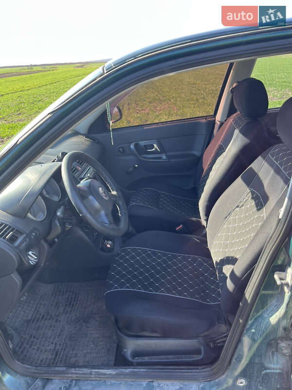 Хэтчбек Volkswagen Polo 1999 в Городке