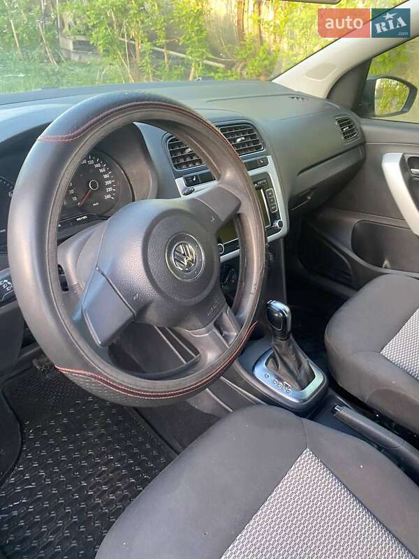Хэтчбек Volkswagen Polo 2014 в Черновцах