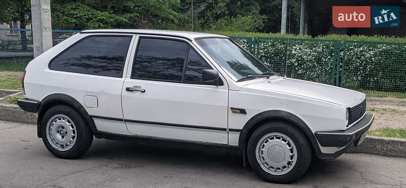Хэтчбек Volkswagen Polo 1989 в 