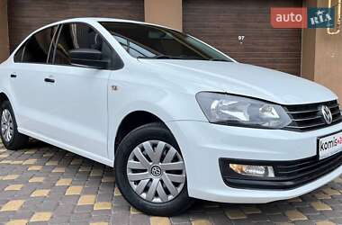 Седан Volkswagen Polo 2015 в 