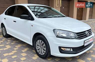 Седан Volkswagen Polo 2015 в 