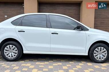 Седан Volkswagen Polo 2015 в 