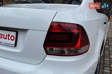 Седан Volkswagen Polo 2015 в 