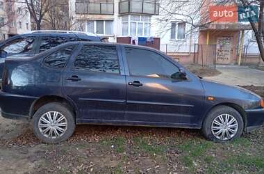 Седан Volkswagen Polo 1997 в Ужгороді