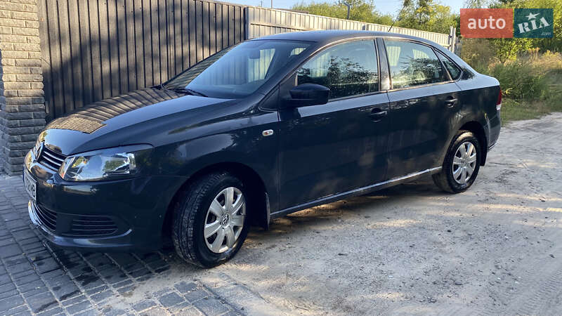Седан Volkswagen Polo 2011 в Вишневом