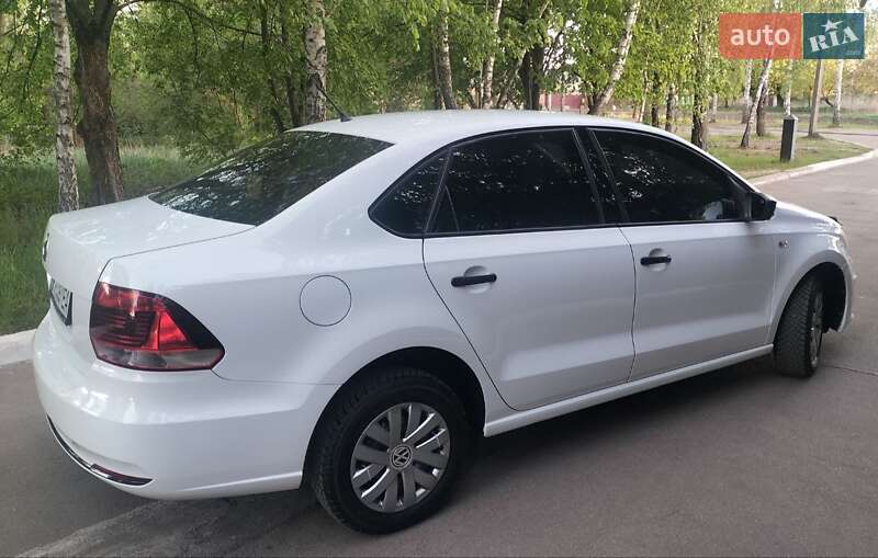 Седан Volkswagen Polo 2016 в Прилуках
