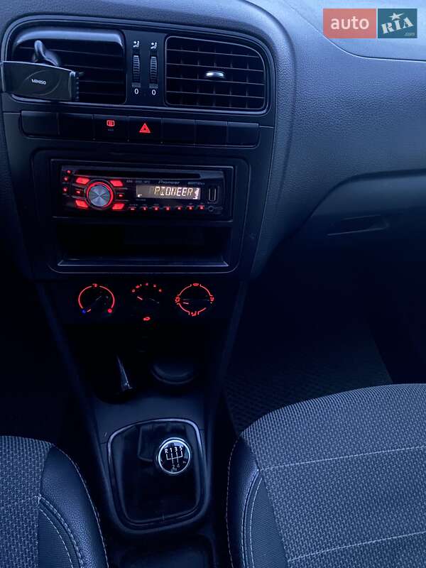 Седан Volkswagen Polo 2011 в Миргороде