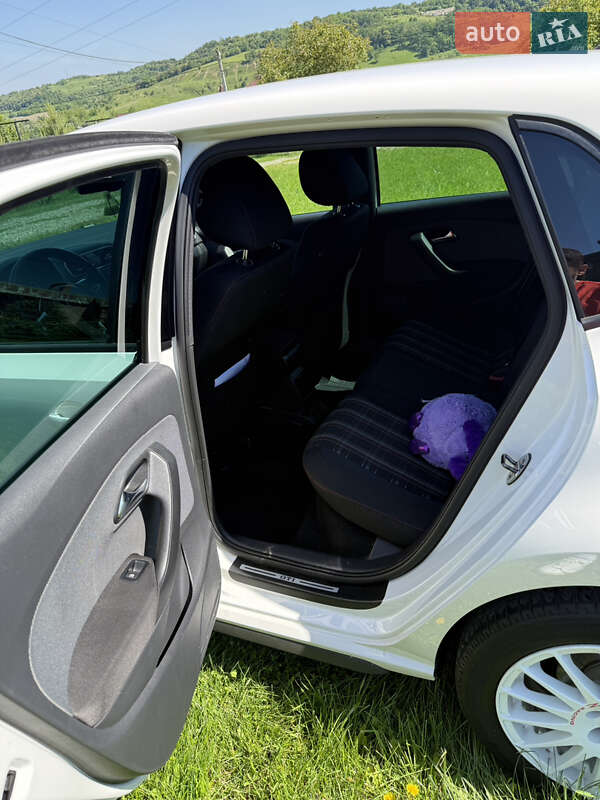 Хэтчбек Volkswagen Polo 2012 в Черновцах