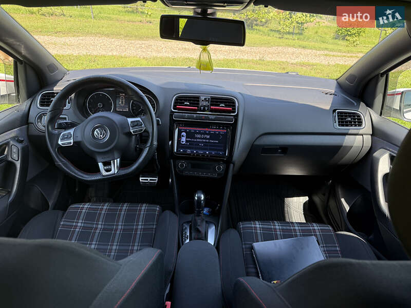 Хэтчбек Volkswagen Polo 2012 в Черновцах