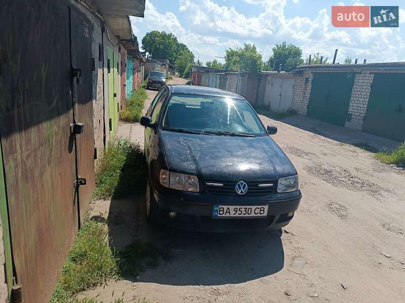 Хетчбек Volkswagen Polo 2000 в 