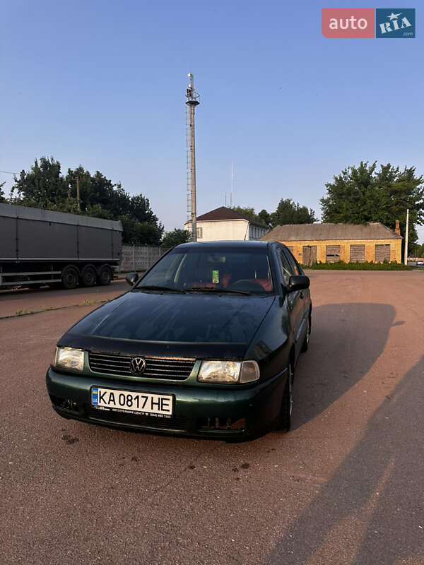 Седан Volkswagen Polo 1998 в 