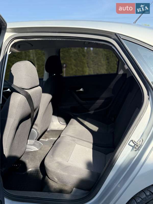 Седан Volkswagen Polo 2012 в Дунаевцах