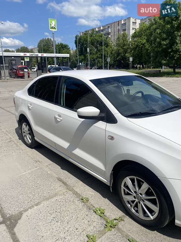 Седан Volkswagen Polo 2011 в Львові