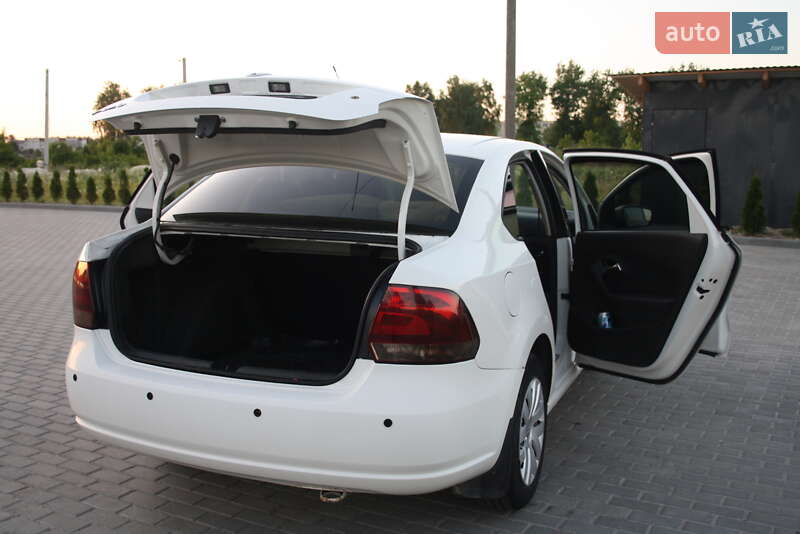 Седан Volkswagen Polo 2011 в Золочеві фото 7 Седан Volkswagen Polo 2011 в Золочеві