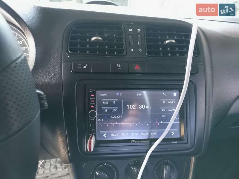 Седан Volkswagen Polo 2011 в Полонном