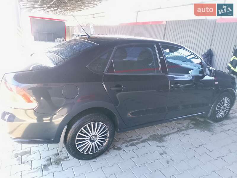 Седан Volkswagen Polo 2011 в Полонном