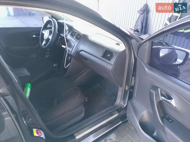 Седан Volkswagen Polo 2011 в Полонном
