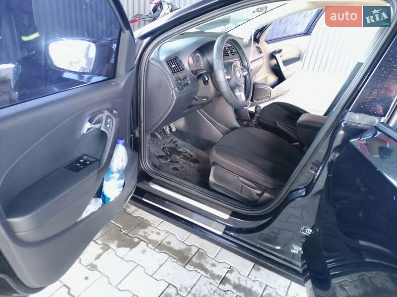 Седан Volkswagen Polo 2011 в Полонном