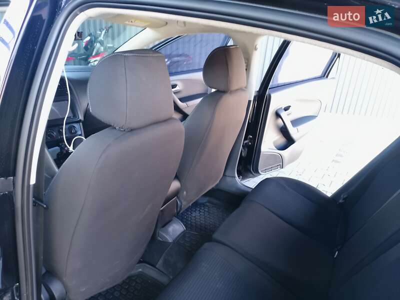 Седан Volkswagen Polo 2011 в Полонном