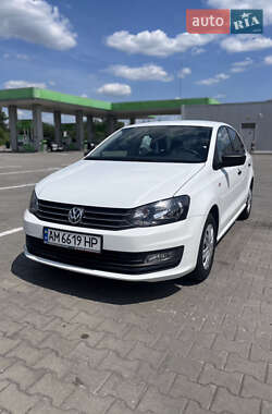 Седан Volkswagen Polo 2017 в Житомире